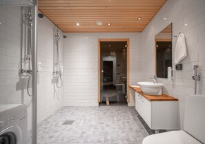 RukaVillage 77, Sauna | Bad | Hårføner, bidé, oppvarmet badegulv og håndklær