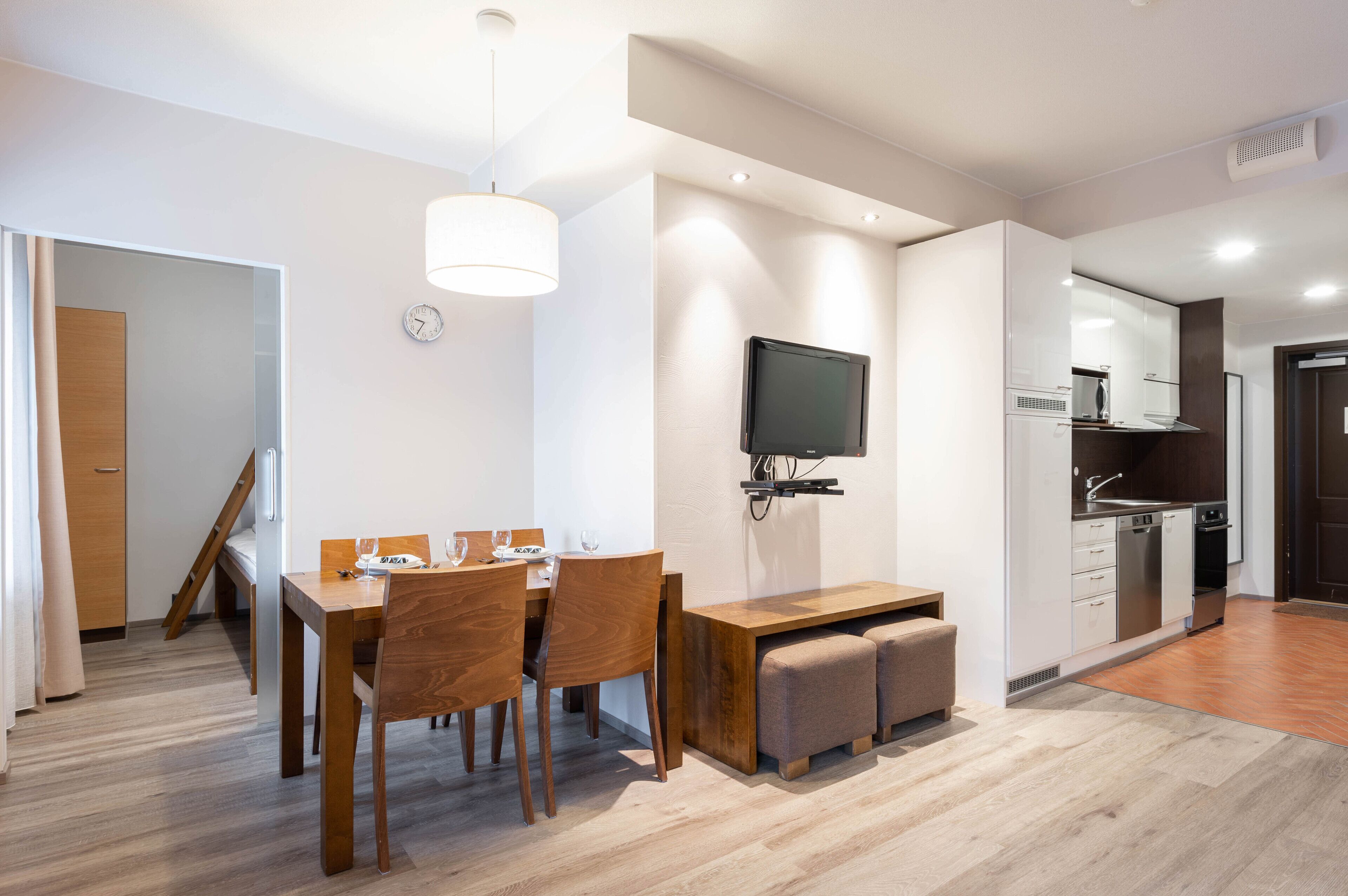 RukaVillage 40, Sauna | Essbereich im Zimmer
