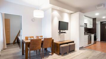 RukaVillage 40, Sauna | Essbereich im Zimmer