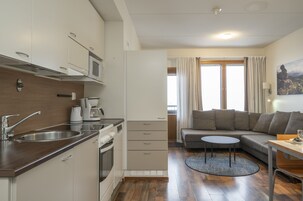 RukaSuites 55, Sauna | Yksityinen keittiö | Jääkaappi, mikroaaltouuni, uuni, liesi