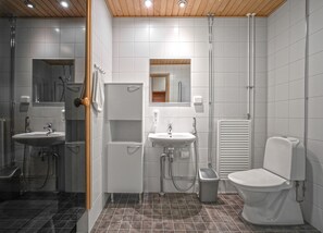 AurinkoRinne 33, Sauna | 浴室 | 淋浴設備、吹風機、坐浴桶、浴室地暖系統