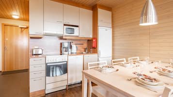 AurinkoRinne 49, Sauna | Dapur pribadi | Lemari es, microwave, oven, dan kompor