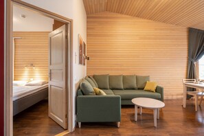 MastonAitio 60, Sauna | 거실 공간 | 위성 채널 시청이 가능한 32인치 평면 TV, TV, 벽난로