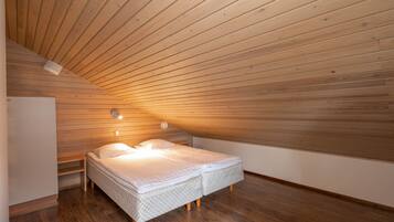 MastonAitio 70, Sauna | Individuelt innredet, skrivebord, blendingsgardiner og strykejern/-brett