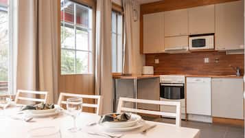 MastonAitio 60, Sauna | Private kitchen | Full-sized fridge, microwave, oven, stovetop
