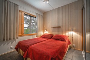 RukaTonttu 51, Sauna | 2 sovrum, individuell inredning, unika möbler och skrivbord