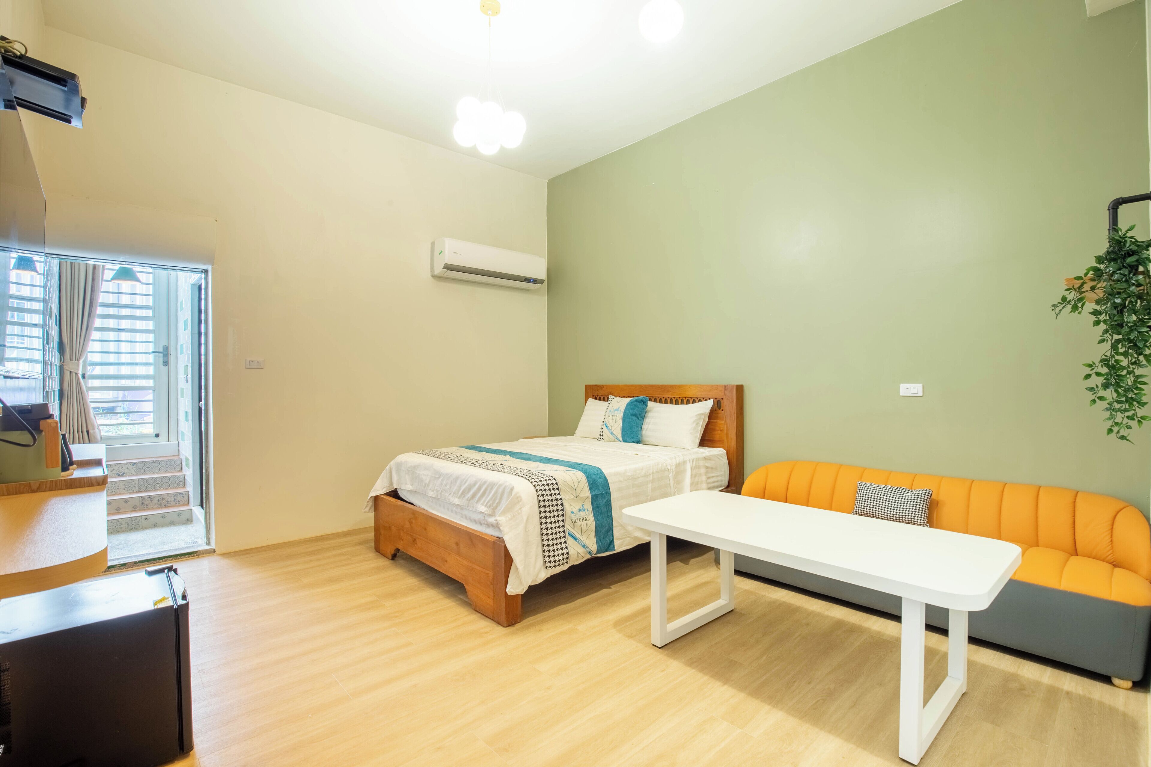 液晶电视、玩具