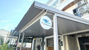 施設の正面