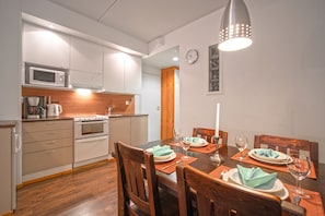PyhäSuites 55, Sauna | Eigene Küche | Kühlschrank, Mikrowelle, Herdplatte, Geschirrspüler