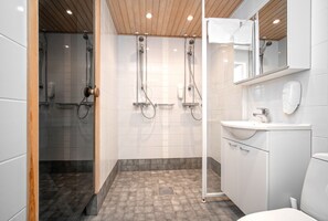 PyhäSuites 55, Sauna | Bilik Mandi | Pancuran mandi, pengering rambut, bidet, lantai dipanaskan 