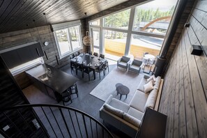 PyhäLinna 130, Sauna | Opholdsområde | 40-tommers fladskærms-tv med digitale kanaler, tv