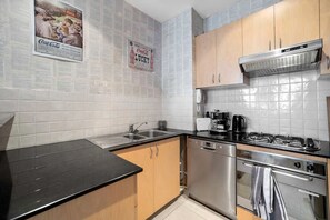 冰箱、微波炉、烤箱、炉灶