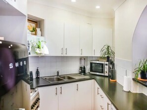 Microwave, oven, dishwasher, coffee/tea maker