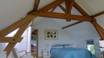 3 bedrooms, iron/ironing board, WiFi