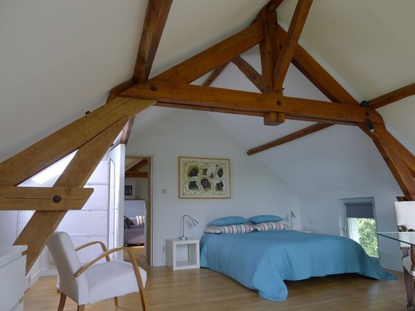 3 habitaciones, tabla de planchar con plancha y wifi