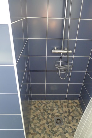 Douche, sèche-cheveux