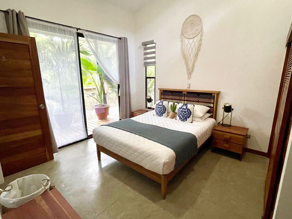 2 bedrooms, desk, travel crib, WiFi (free)