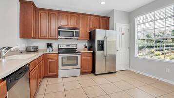 Peti sejuk, ketuhar gelombang mikro, ketuhar