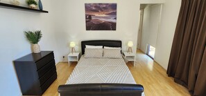 3 bedrooms, iron/ironing board, free WiFi