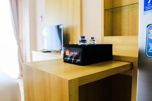 Room | Private kitchen | Fridge, stovetop, cookware/dishes/utensils