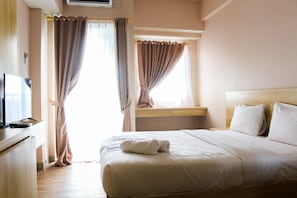 Room | Free WiFi, bed sheets - Cozy Studio Apartment at Parkland Avenue (South Tangerang)