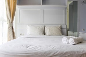Free WiFi, bed sheets - Stylish Studio Casa De Parco Apartment (Pagedangan)
