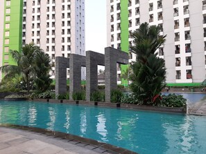Outdoor pool - Minimalist and Comfy Studio Green Lake View Apartment (South Tangerang)