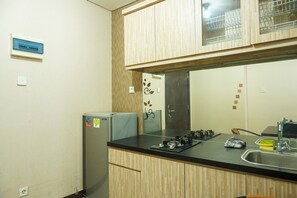 Quarto | Cozinha americana privada | Geladeira, cooktop, talheres/pratos/utensílios de cozinha