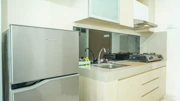 Zimmer | Eigene Kochnische | Kühlschrank, Herdplatte, Kochgeschirr/Geschirr/Besteck
