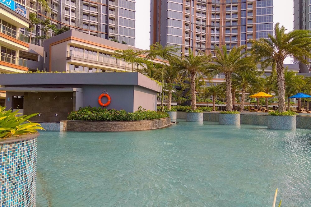 Best Price Studio Apartment at Gold Coast