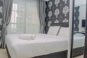 Room | Free WiFi, bed sheets - Best Price Studio Apartment at Gold Coast (Jakarta)