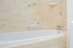 Room | Bathroom | Shower, towels - Stylish and Posh Studio Park Royale Apartment (Jakarta)