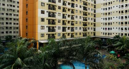 Comfortable and Homey Studio Apartment at Kebagusan City