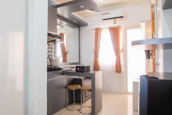 Room | Bathroom | Shower, towels - Warm and Cozy 2BR Green Pramuka Apartment near Mall (Jakarta)