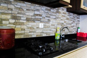 Room | Private kitchen - Golf View 2BR Apartment @ The Mansion Kemayoran (Jakarta)