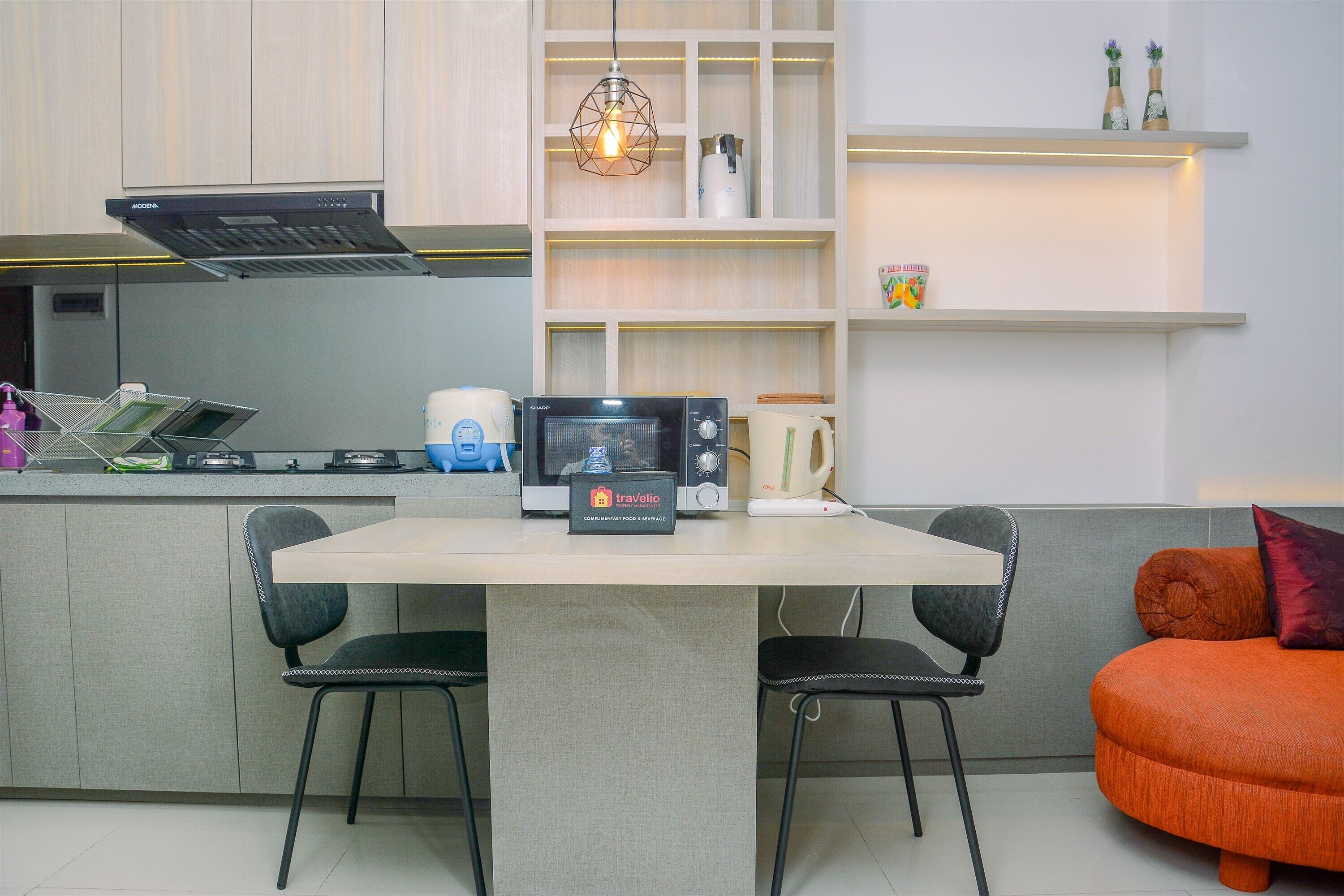 Quarto | Cozinha privada | Geladeira, cooktop, chaleira elétrica