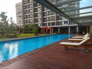 Outdoor pool - Big Size with City View @ 3BR Lexington Apartment (Jakarta)