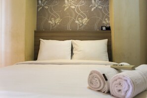 Room | 2 bedrooms, free WiFi, bed sheets - Stylish and Convenient 2BR Green Bay Pluit Apartment (Jakarta)