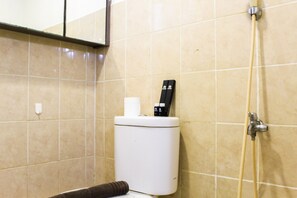 Bathroom - Stylish and Convenient 2BR Green Bay Pluit Apartment (Jakarta)