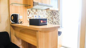 Quarto | Cozinha privada | Geladeira, cooktop, talheres/pratos/utensílios de cozinha