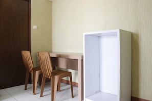 Room | In-room dining
