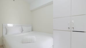 Room | Living area | TV - Pool View 2BR Apartment @ Springlake Summarecon (Bekasi)