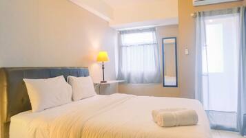 Room | Desk, free WiFi, bed sheets