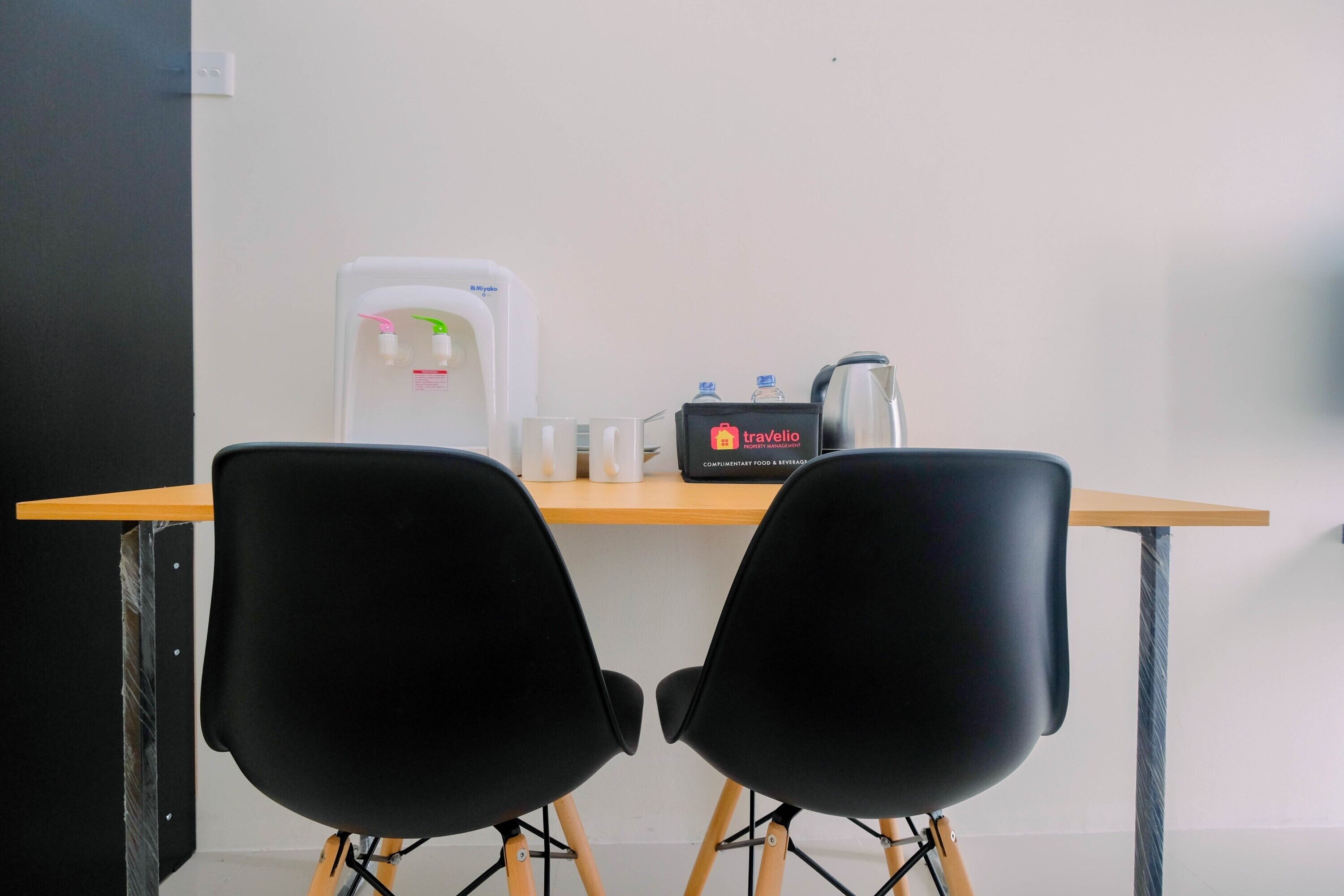 客房 | 客廳 | 電視