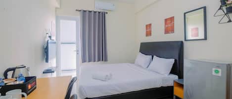 Chambre | Bureau, Wi-Fi gratuit, draps fournis