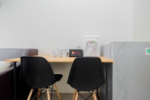 客房 | 客廳 | 電視