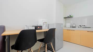 Room | In-room dining