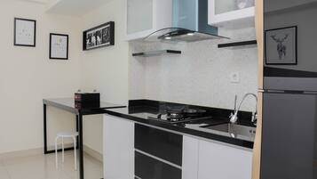 Kamar | Dapur pribadi | Lemari es, kompor, ketel listrik, dan peralatan masak/sendok-piring