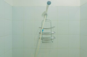 Habitación | Baño | Ducha y toallas