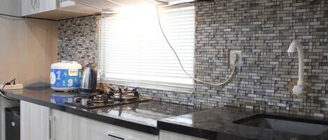 Rom | Eget tekjøkken | Kjøleskap, kokeplater og kjøkkenutstyr